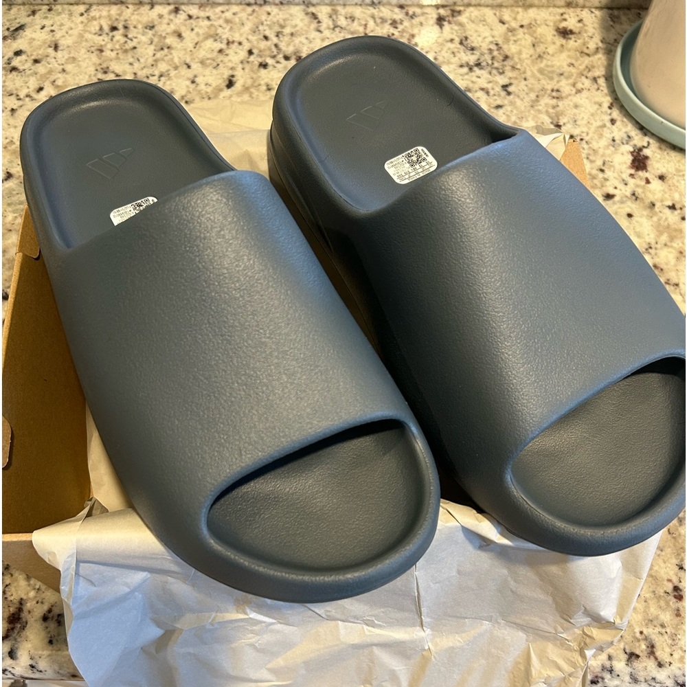 Yeezy slide DS Marine Slate men’s size 13